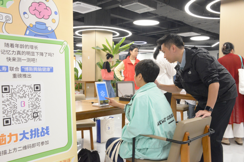 1728980730921397jwu6.jpg 黨建架橋梁 “養(yǎng)老”變“享老” 浙江東方旗下中韓人壽寫好“養(yǎng)老金融”大文章 認知癥篩查預(yù)防康復(fù)訓(xùn)練.jpg